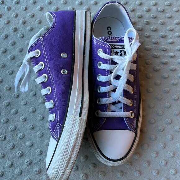 Like New! Womens size 7.5 Chuck Taylor All Star Canvas Electric Purple - Picture 2 of 4